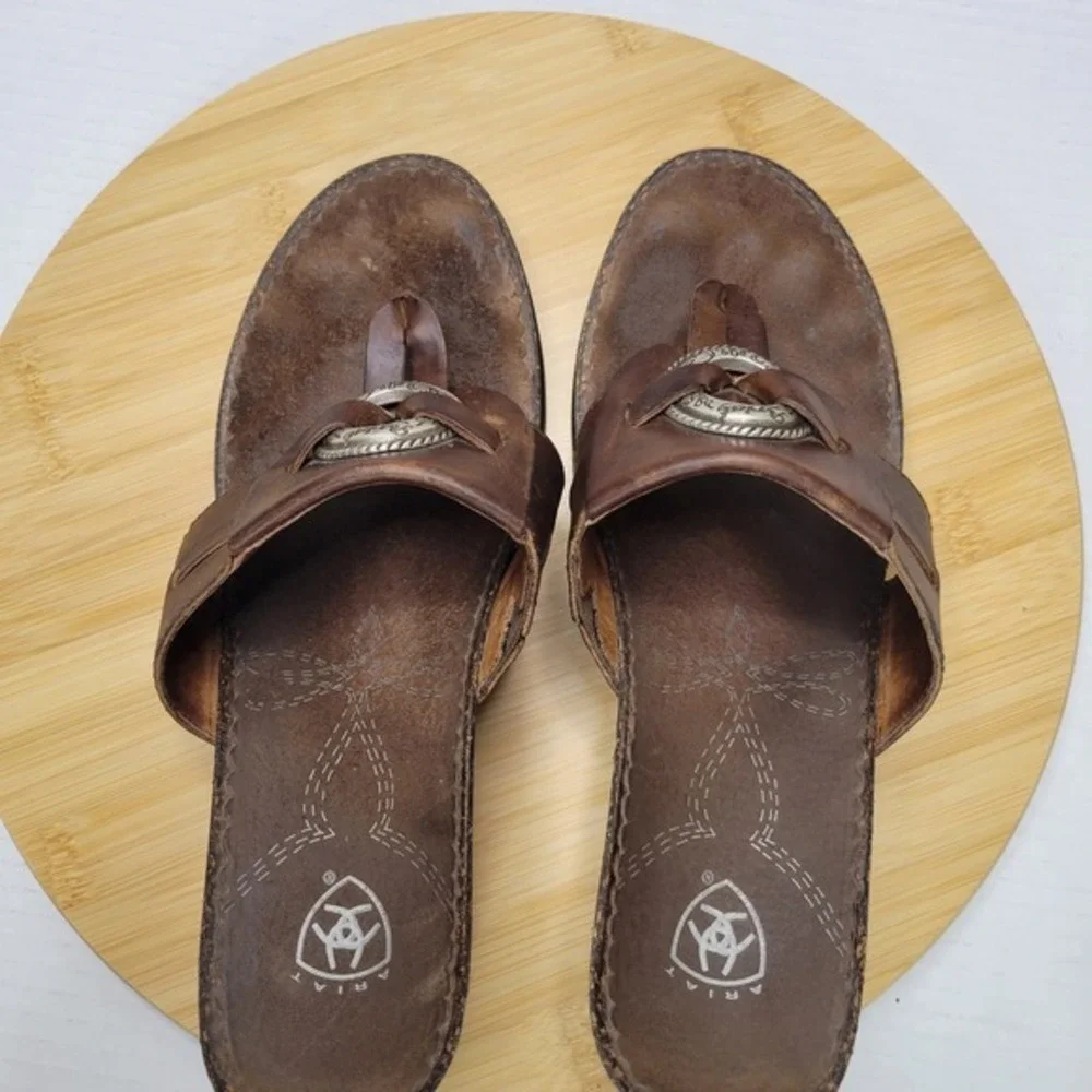 Ariat Wedge Sandals Women 7.5B Brown Leather Western‎ Buckle Thong Shoes